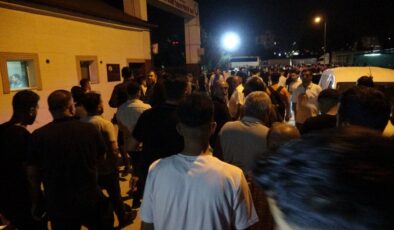 Adıyaman’da 2 amirin şehit olduğu taarruzda vatandaşlar polis merkezine akın etti