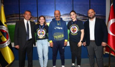 Avrupa şampiyonu Fenerbahçeli boksörlerden Ali Koç’a ziyaret