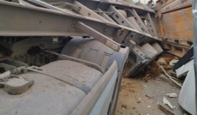 Kartal’da kamyonun dorsesinin altında kalan işçi hayatını kaybetti