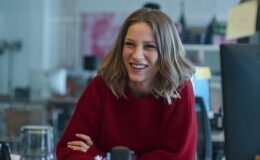 Netflix, Serenay Sarıkaya’ya Eşsiz Bir Takımın Eşlik Ettiği Ece Yörenç İmzalı Kimler Geldi Kimler Geçti’nin Fragmanını Paylaştı
