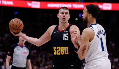 Denver Nuggets ve New York Knicks, serilerinde öne geçti