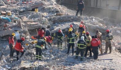 Diyarbakır’da zelzelede yıkılan Hisami Apartmanı davasında sanıklar hakim karşısına çıktı