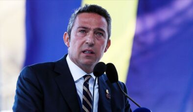 Fenerbahçe Başkanı Ali Koç, adaylık için imzaları teslim etti