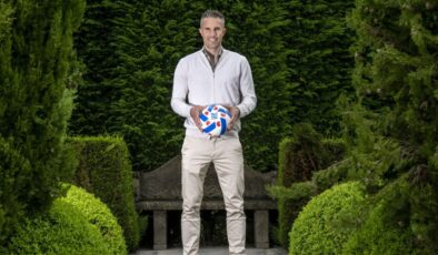 Heerenveen’in yeni teknik yöneticisi Robin van Persie oldu