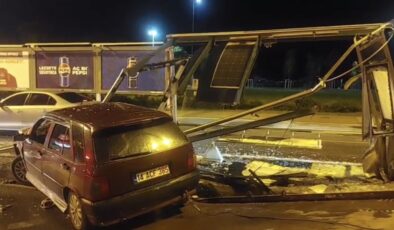 İstanbul Maltepe’de alkollü şoför otobüs durağına girdi