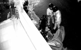 İstanbul’da pişkin motosiklet hırsızları kamerada