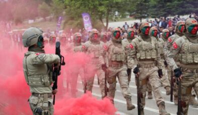 Karabük’te komandolar dualarla mezun oldu: Şovları izleyenleri mest etti
