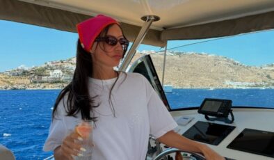 Hekimler’in Ela’sı Yasemin Özilhan teknesinden paylaşım yaptı! İkram masasına yorum yağdı
